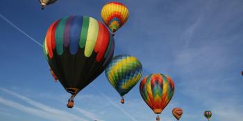 Fliegende Heißluftballons