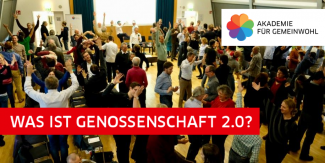 Aufschriftft mit Titel: Was ist Genossenschaft 2.0 (dahinter eine Gruppe von Seminarteilnehmern)