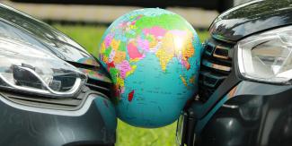 Bild: CC0 Creative Commons Planet zwischen Autos