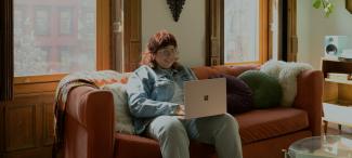 Bild: CC0 Creative Commons Frau mit Laptop