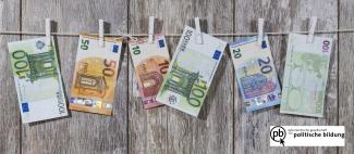 Bild: CC0 Creative Commons Euro-Geldscheine an einer Wäscheleine