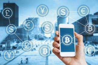Bild: Fotolia Smartphone mit Krypto-Symbolen